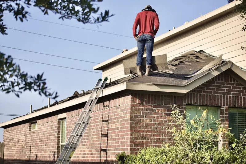 Professional roofer working on a residential roof in Downtown Bartow